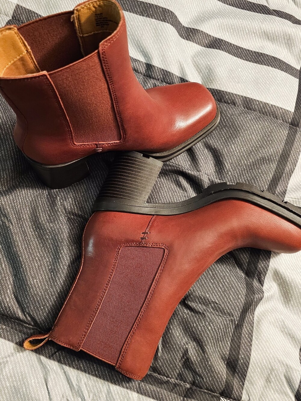 New Crown Vintage Dilana Chelsea Block Heel Boot Size 7M - Picture 5 of 6